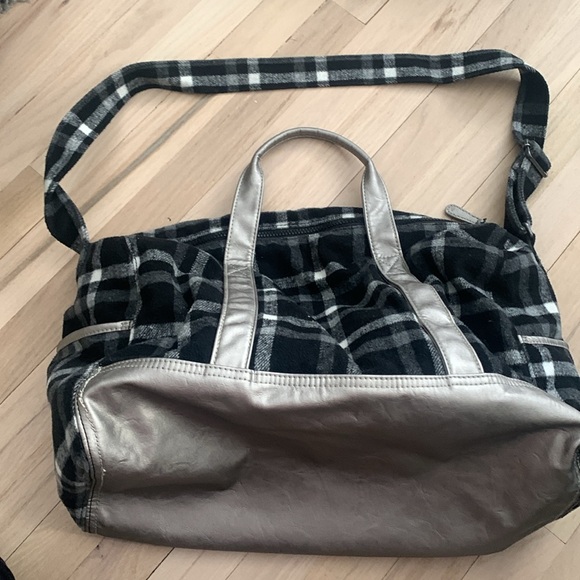 Abercrombie duffel - Picture 2 of 2